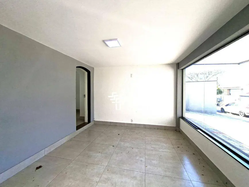 Casa com 3 quartos para alugar, 314m2 em Santo Antônio, Americana - SP - imagem 4 Foto 4 de Casa com 3 quartos para alugar, 314m2 em Santo Antônio, Americana - SP