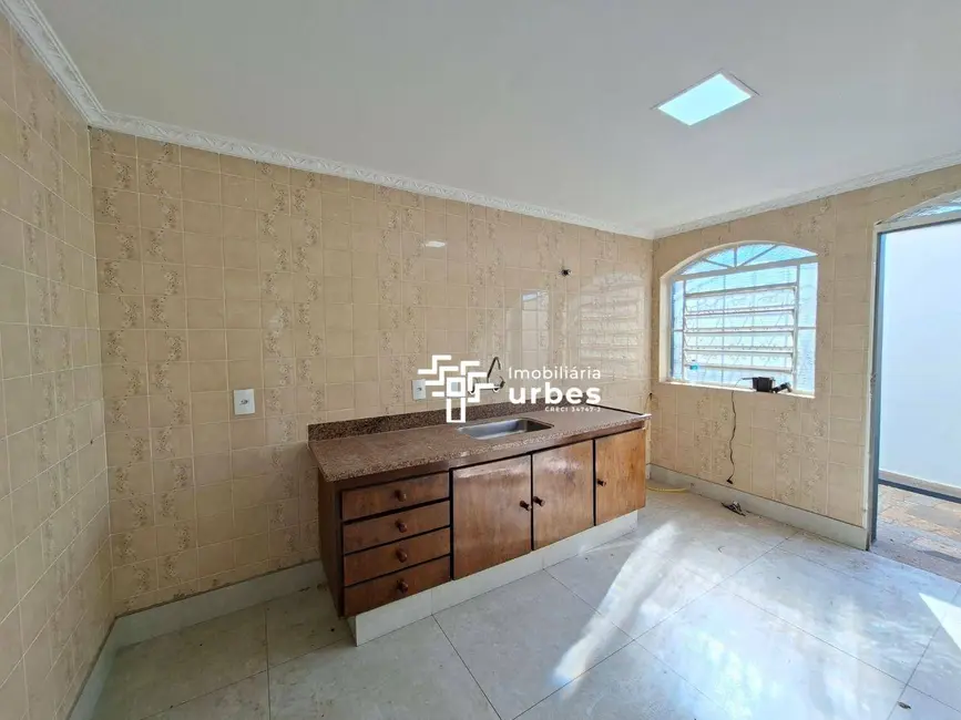 Casa com 3 quartos para alugar, 314m2 em Santo Antônio, Americana - SP - imagem 5 Foto 5 de Casa com 3 quartos para alugar, 314m2 em Santo Antônio, Americana - SP