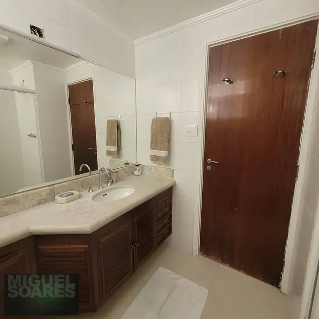 Apartamento com 4 quartos à venda e para alugar, 190m2 em Gonzaga, Santos - SP - imagem 6 Foto 6 de Apartamento com 4 quartos à venda e para alugar, 190m2 em Gonzaga, Santos - SP