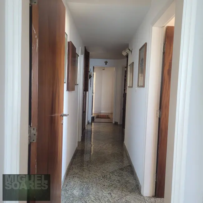 Apartamento com 4 quartos à venda e para alugar, 190m2 em Gonzaga, Santos - SP - imagem 8 Foto 8 de Apartamento com 4 quartos à venda e para alugar, 190m2 em Gonzaga, Santos - SP