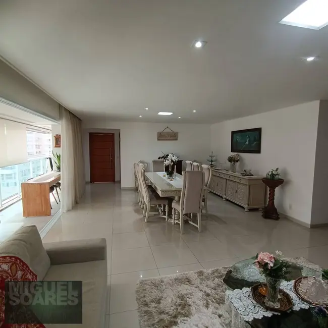 Apartamento com 4 quartos à venda e para alugar, 192m2 em Gonzaga, Santos - SP - imagem 3 Foto 3 de Apartamento com 4 quartos à venda e para alugar, 192m2 em Gonzaga, Santos - SP