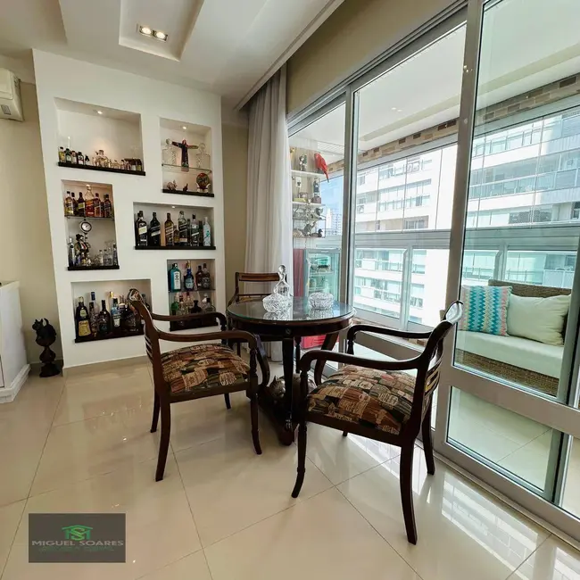 Foto 9 de Apartamento com 4 quartos à venda, 193m2 em Gonzaga, Santos - SP