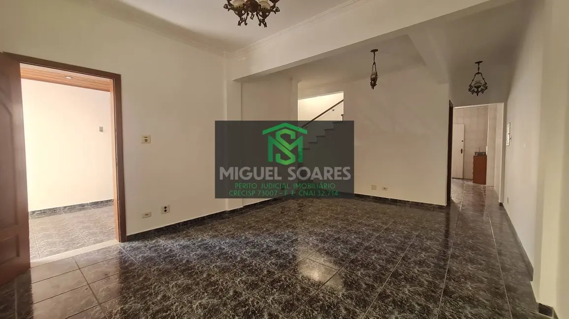 Casa com 3 quartos à venda e para alugar, 206m2 em Embaré, Santos - SP - imagem 9 Foto 9 de Casa com 3 quartos à venda e para alugar, 206m2 em Embaré, Santos - SP