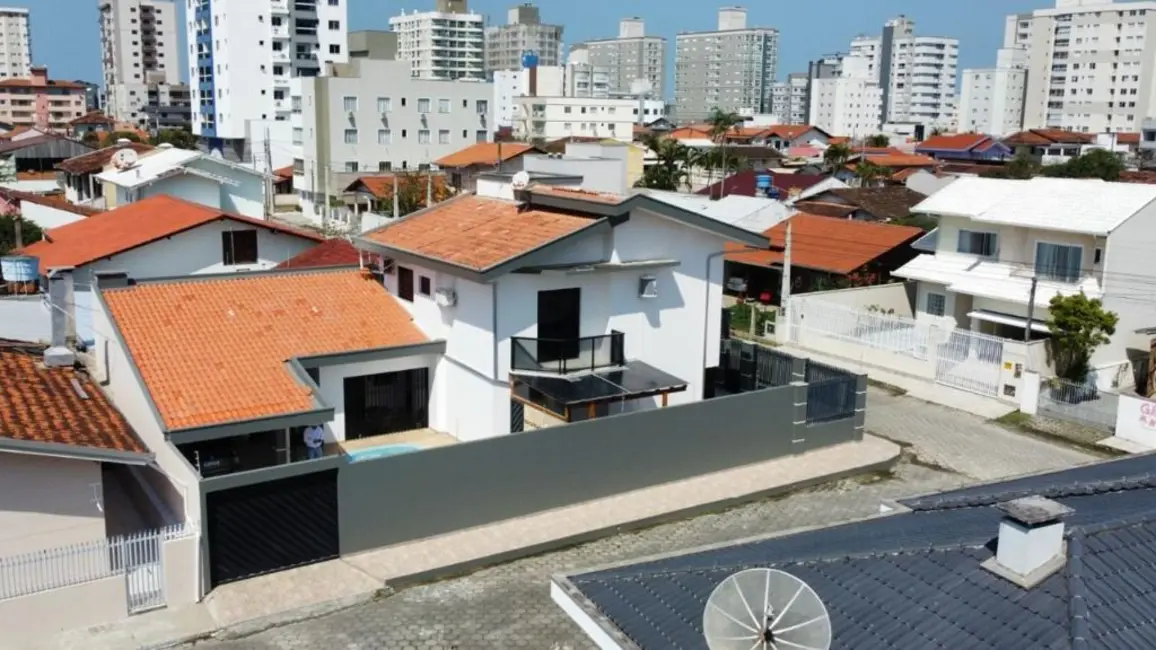 Foto 3 de Casa com 3 quartos à venda, 246m2 em Gravatá, Navegantes - SC