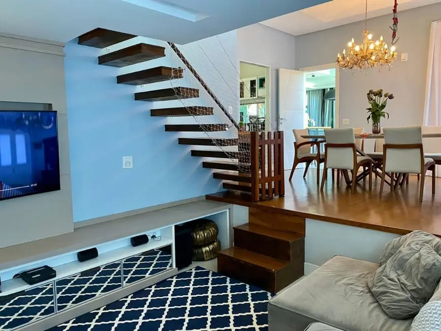 Casa com 3 quartos à venda, 312m2 em Centro, Navegantes - SC - imagem 5 Foto 5 de Casa com 3 quartos à venda, 312m2 em Centro, Navegantes - SC