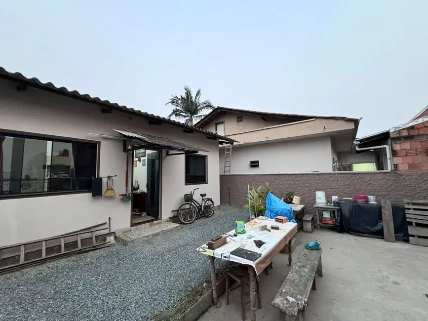 Casa com 3 quartos à venda, 197m2 em Centro, Navegantes - SC - imagem 5 Foto 5 de Casa com 3 quartos à venda, 197m2 em Centro, Navegantes - SC