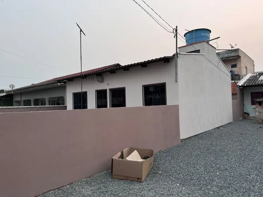 Casa com 3 quartos à venda, 197m2 em Centro, Navegantes - SC - imagem 4 Foto 4 de Casa com 3 quartos à venda, 197m2 em Centro, Navegantes - SC