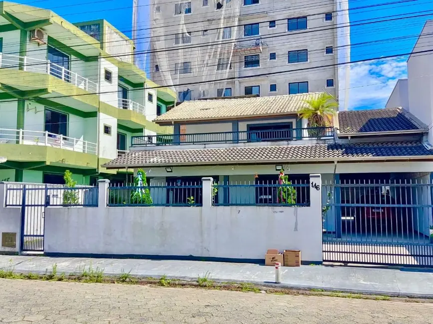 Foto 3 de Casa com 3 quartos à venda, 313m2 em Centro, Navegantes - SC