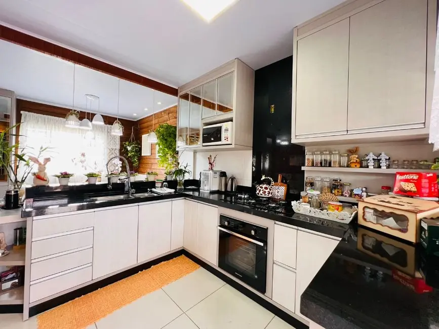 Casa com 5 quartos à venda, 317m2 em Centro, Navegantes - SC - imagem 3 Foto 3 de Casa com 5 quartos à venda, 317m2 em Centro, Navegantes - SC