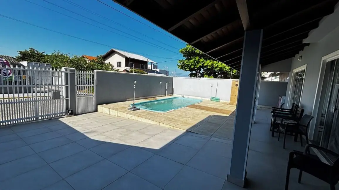 Foto 1 de Casa com 5 quartos à venda, 300m2 em Meia Praia, Navegantes - SC