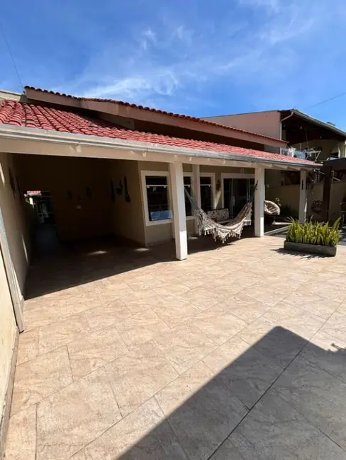 Foto 1 de Casa com 3 quartos à venda, 260m2 em Porto Belo - SC