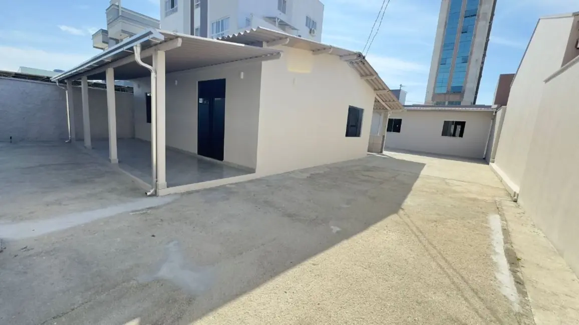 Foto 2 de Casa com 4 quartos à venda, 336m2 em Centro, Navegantes - SC