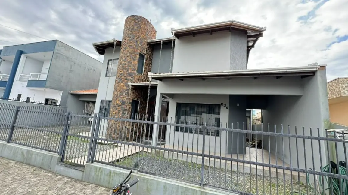 Foto 1 de Sobrado com 3 quartos à venda, 326m2 em Centro, Navegantes - SC