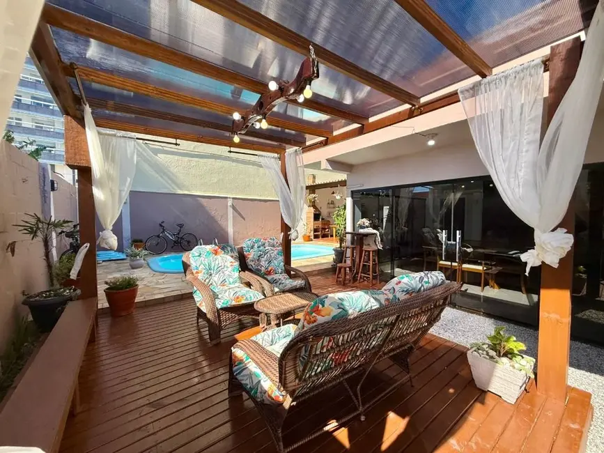 Foto 6 de Casa com 3 quartos à venda, 300m2 em Centro, Navegantes - SC