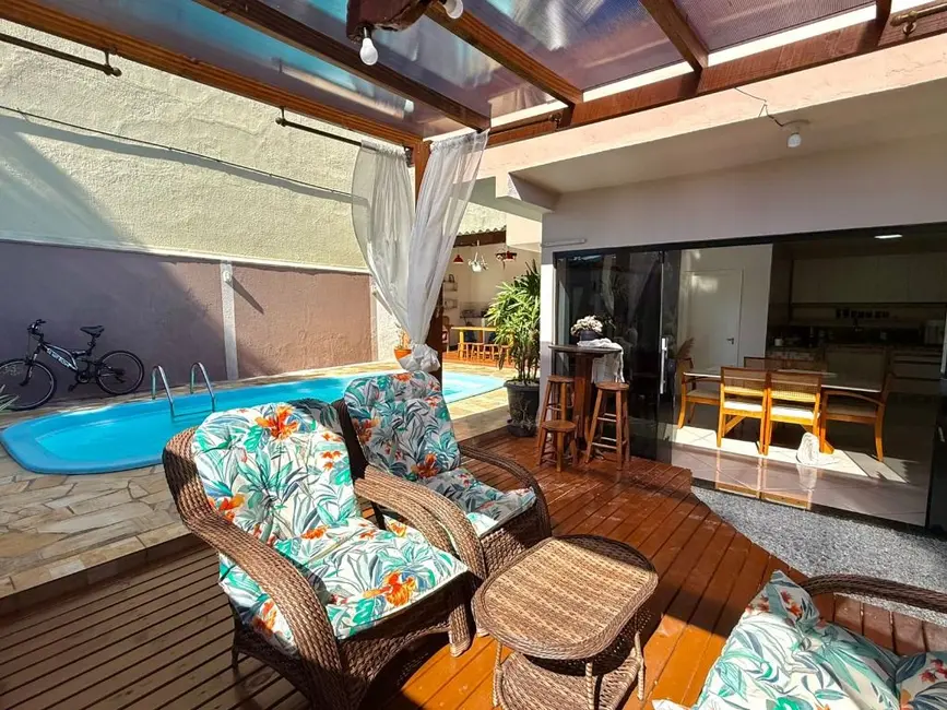 Foto 3 de Casa com 3 quartos à venda, 300m2 em Centro, Navegantes - SC