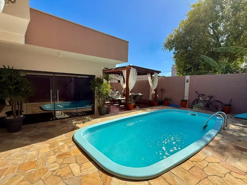 Foto 2 de Casa com 3 quartos à venda, 300m2 em Centro, Navegantes - SC