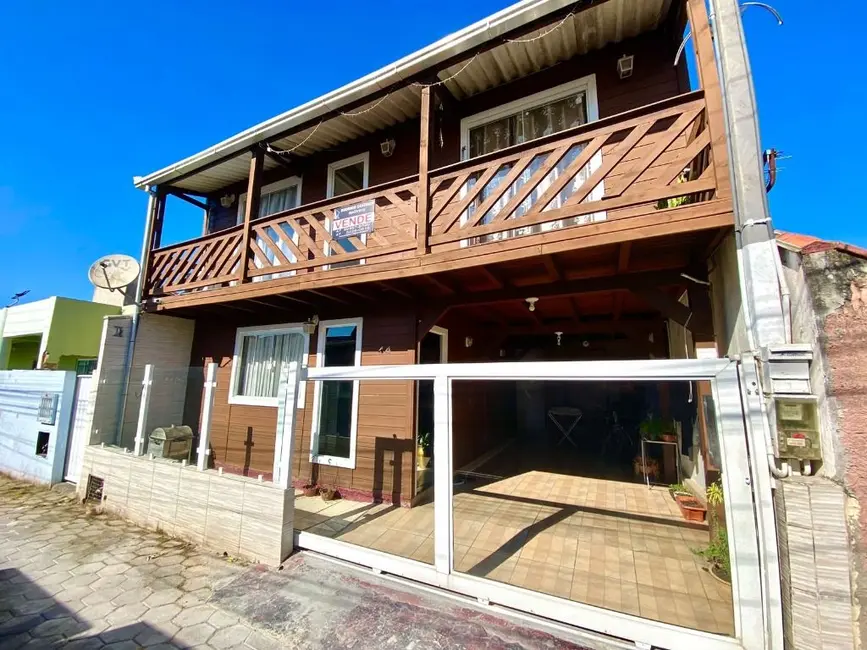 Casa com 3 quartos à venda, 64m2 em Centro, Navegantes - SC - imagem 2 Foto 2 de Casa com 3 quartos à venda, 64m2 em Centro, Navegantes - SC