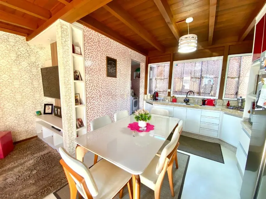 Casa com 3 quartos à venda, 64m2 em Centro, Navegantes - SC - imagem 3 Foto 3 de Casa com 3 quartos à venda, 64m2 em Centro, Navegantes - SC