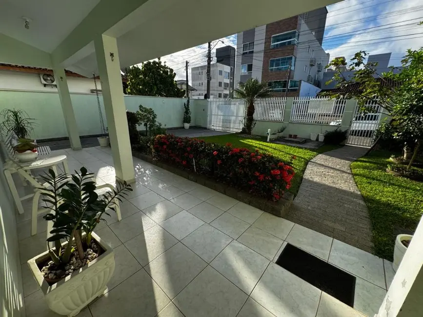 Foto 8 de Casa com 4 quartos à venda, 377m2 em Gravatá, Navegantes - SC