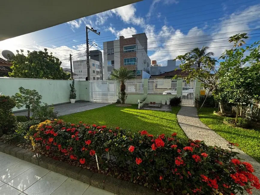 Foto 3 de Casa com 4 quartos à venda, 377m2 em Gravatá, Navegantes - SC