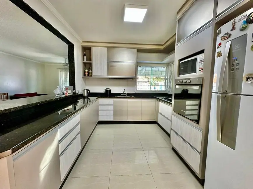 Foto 1 de Casa com 4 quartos à venda, 260m2 em Gravatá, Navegantes - SC