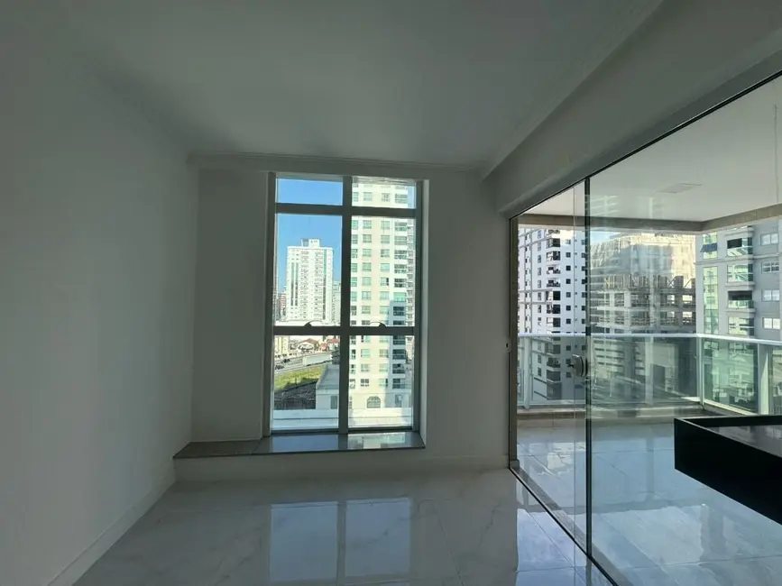 Foto 3 de Apartamento com 2 quartos à venda, 70m2 em Itapema - SC