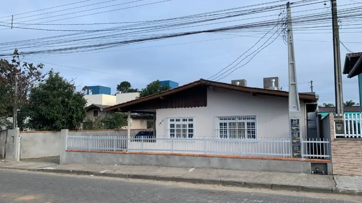 Casa com 3 quartos à venda, 360m2 em Gravatá, Navegantes - SC - imagem 1 Foto 1 de Casa com 3 quartos à venda, 360m2 em Gravatá, Navegantes - SC