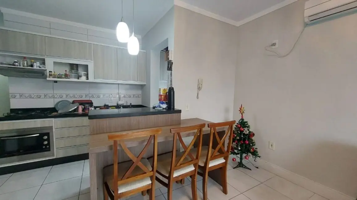 Foto 2 de Apartamento com 2 quartos à venda, 67m2 em Centro, Navegantes - SC