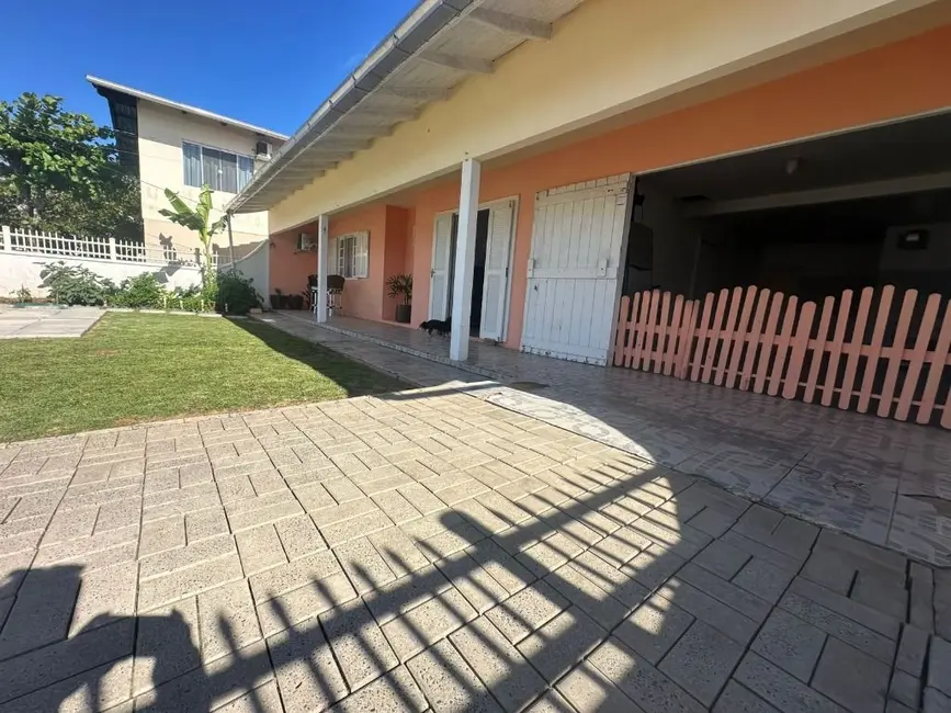 Foto 1 de Casa com 3 quartos à venda, 300m2 em Meia Praia, Navegantes - SC
