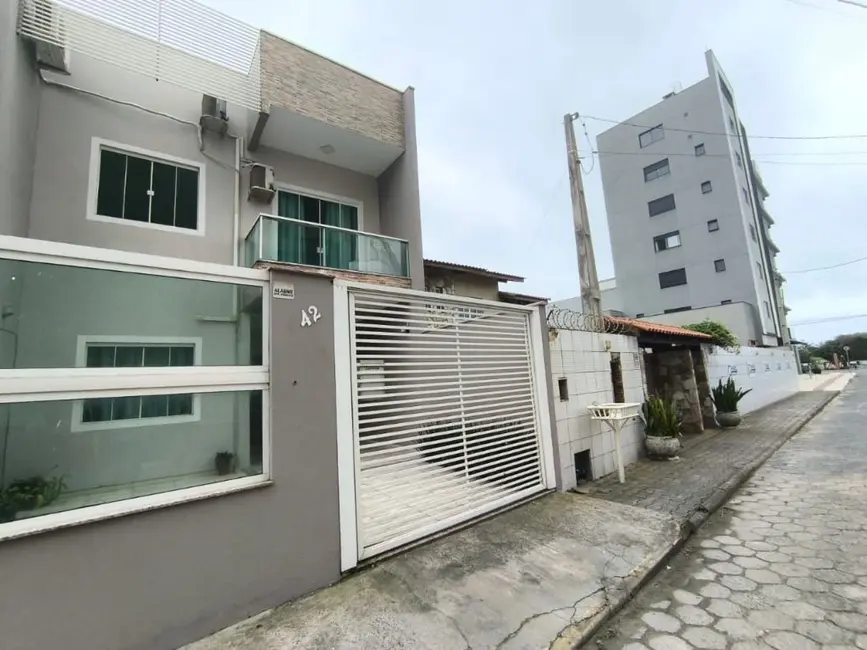 Foto 1 de Casa com 4 quartos à venda, 112m2 em Centro, Navegantes - SC