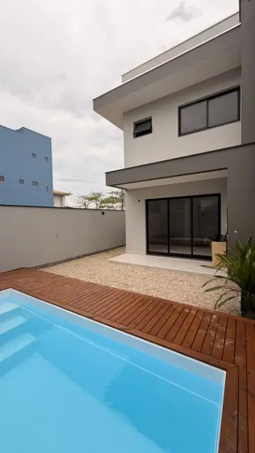 Foto 2 de Casa com 3 quartos à venda, 150m2 em Meia Praia, Navegantes - SC