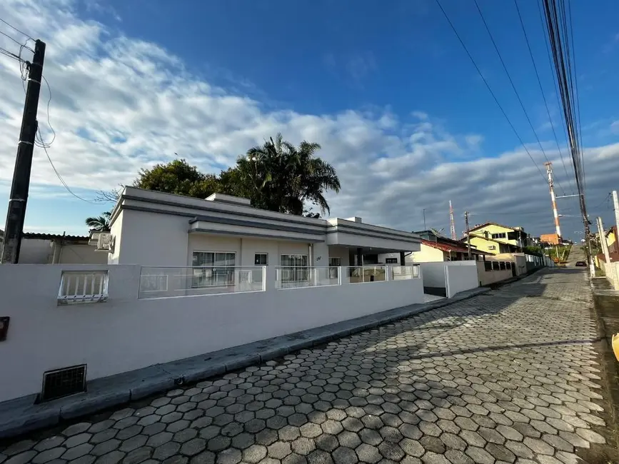 Foto 2 de Casa com 3 quartos à venda, 253m2 em Balneario Picarras - SC