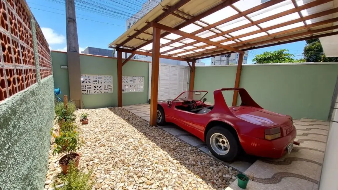 Foto 1 de Casa com 2 quartos à venda, 150m2 em Centro, Navegantes - SC