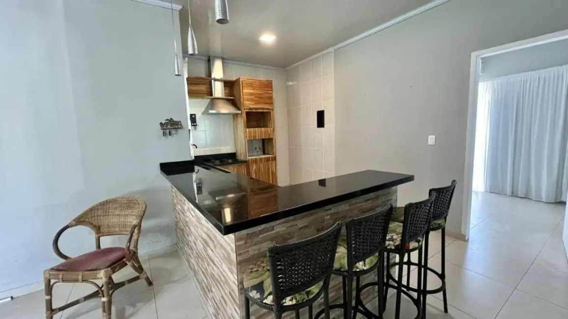 Foto 4 de Casa com 2 quartos à venda, 290m2 em Meia Praia, Navegantes - SC