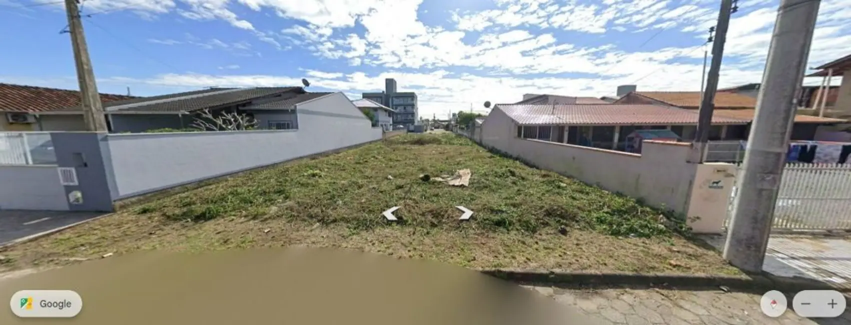 Foto 1 de Terreno / Lote à venda, 690m2 em Centro, Navegantes - SC