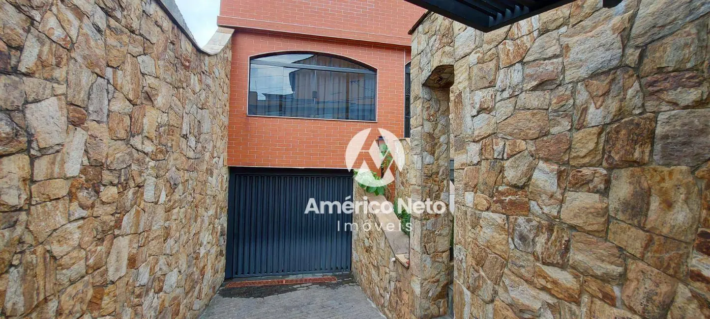 Foto 1 de Sobrado com 3 quartos à venda, 135m2 em Osvaldo Cruz, Sao Caetano Do Sul - SP