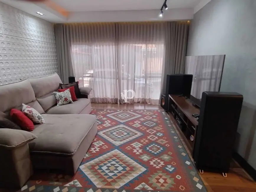 Casa de Condomínio com 3 quartos à venda, 210m2 em Parque Rural Fazenda Santa Cândida, Campinas - SP - imagem 5 Foto 5 de Casa de Condomínio com 3 quartos à venda, 210m2 em Parque Rural Fazenda Santa Cândida, Campinas - SP