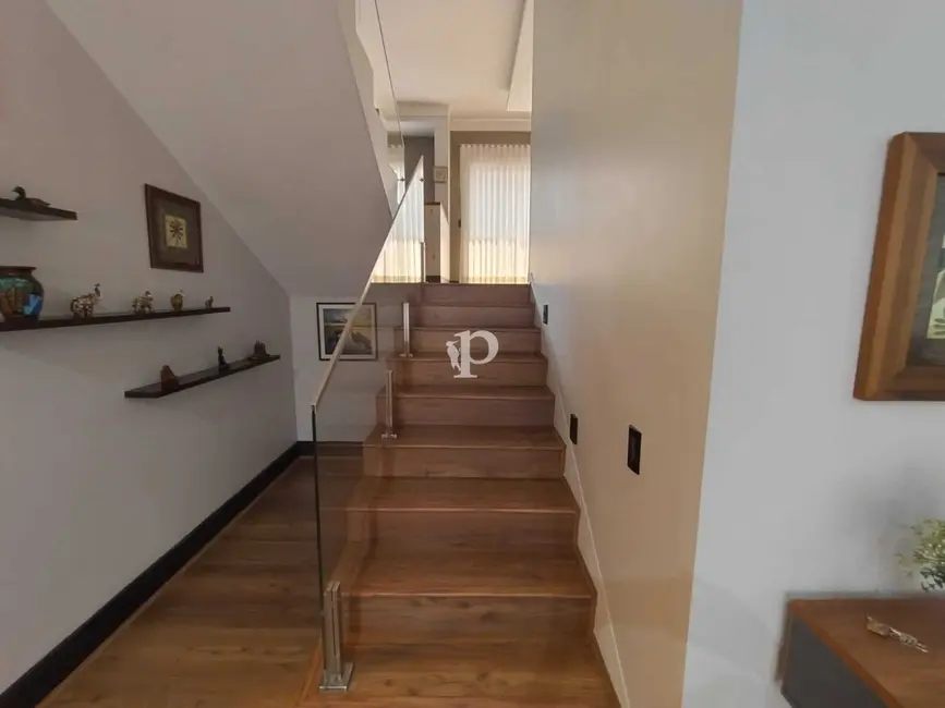 Casa de Condomínio com 3 quartos à venda, 210m2 em Parque Rural Fazenda Santa Cândida, Campinas - SP - imagem 8 Foto 8 de Casa de Condomínio com 3 quartos à venda, 210m2 em Parque Rural Fazenda Santa Cândida, Campinas - SP