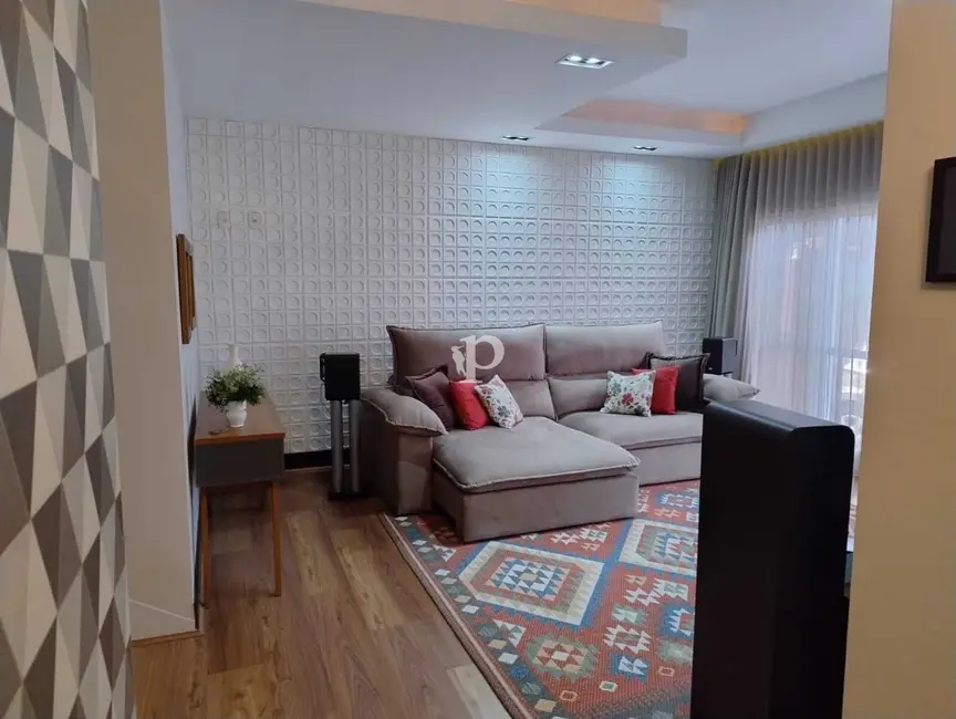 Casa de Condomínio com 3 quartos à venda, 210m2 em Parque Rural Fazenda Santa Cândida, Campinas - SP - imagem 4 Foto 4 de Casa de Condomínio com 3 quartos à venda, 210m2 em Parque Rural Fazenda Santa Cândida, Campinas - SP