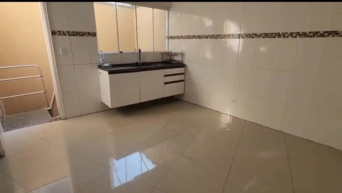 Foto 6 de Sobrado com 3 quartos para alugar, 180m2 em Chácara Seis de Outubro, São Paulo - SP