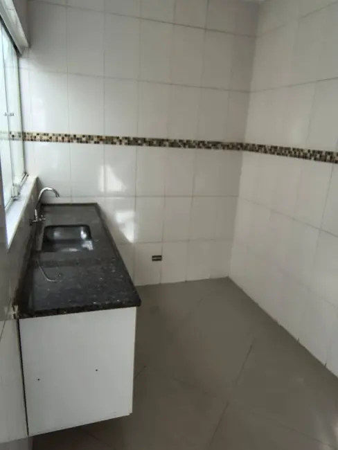 Foto 2 de Casa com 2 quartos para alugar, 180m2 em Chácara Seis de Outubro, São Paulo - SP