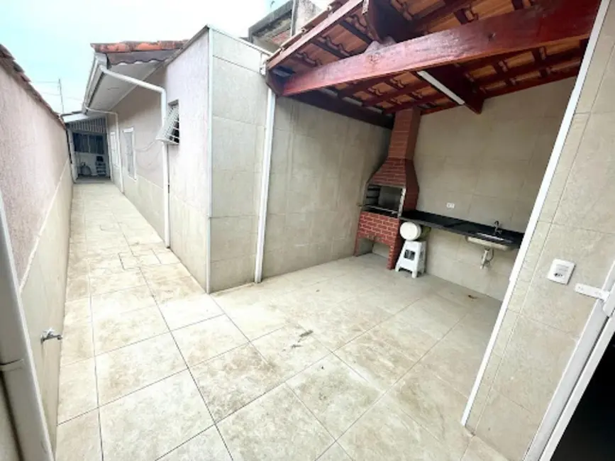 Casa com 3 quartos à venda, 173m2 em Maracanã, Praia Grande - SP - imagem 4 Foto 4 de Casa com 3 quartos à venda, 173m2 em Maracanã, Praia Grande - SP