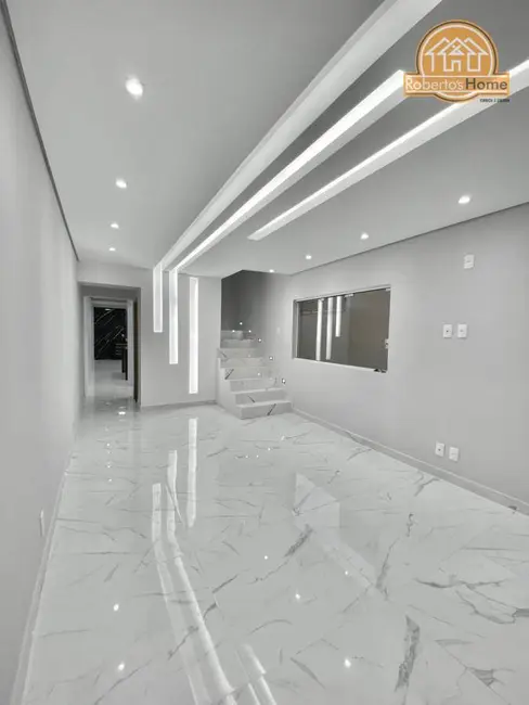 Foto 2 de Sobrado com 3 quartos à venda, 117m2 em Praia Grande - SP