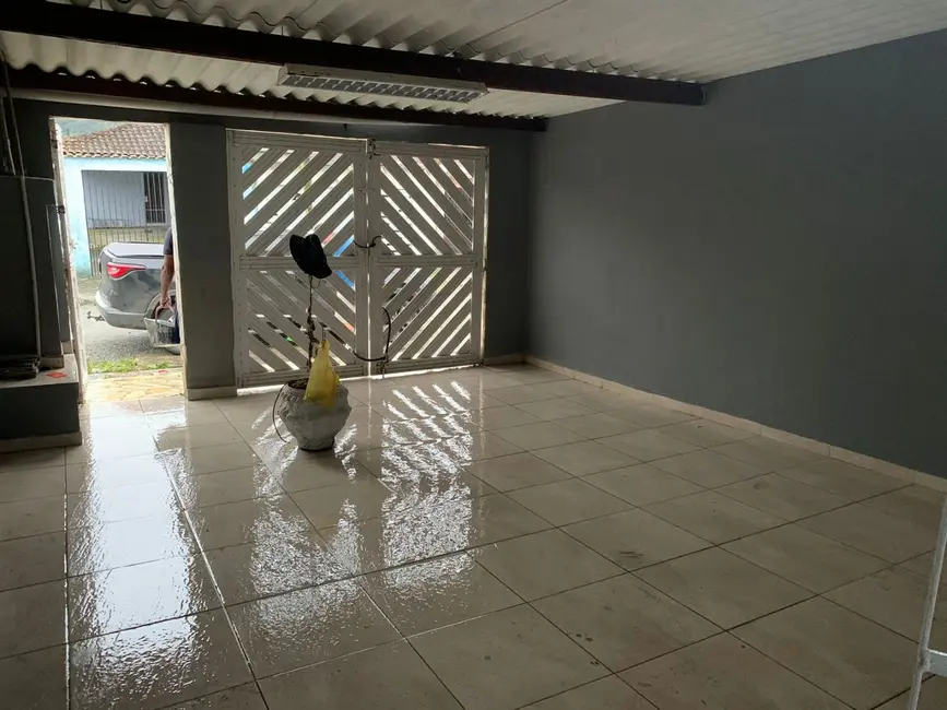 Foto 2 de Casa com 2 quartos à venda, 135m2 em Mongagua - SP