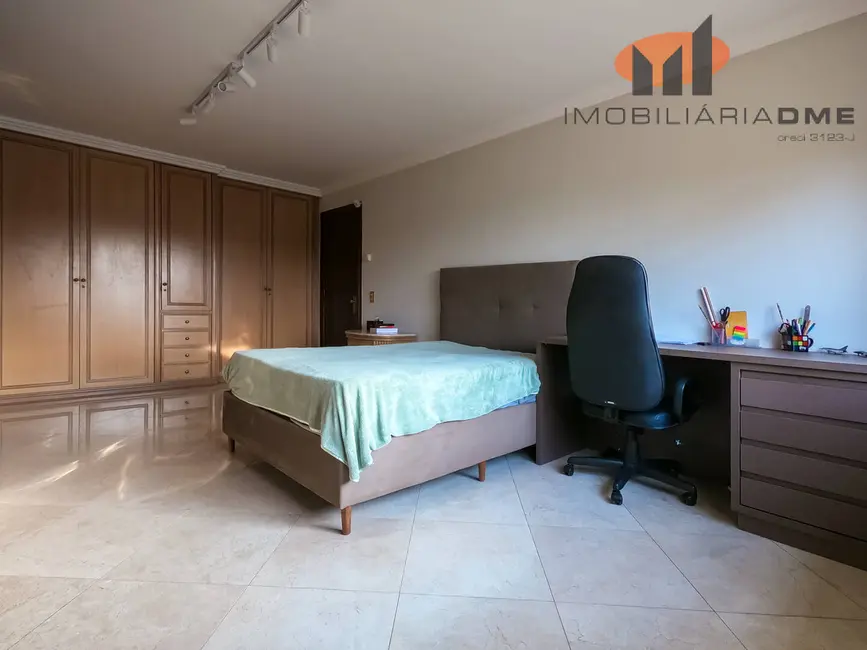 Casa com 8 quartos à venda, 700m2 em Jardim Social, Curitiba - PR - imagem 5 Foto 5 de Casa com 8 quartos à venda, 700m2 em Jardim Social, Curitiba - PR