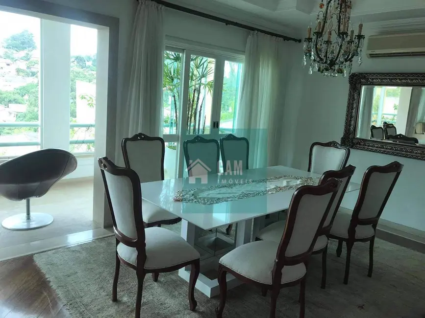 Sobrado com 3 quartos à venda, 360m2 em São Paulo II, Cotia - SP - imagem 4 Foto 4 de Sobrado com 3 quartos à venda, 360m2 em São Paulo II, Cotia - SP