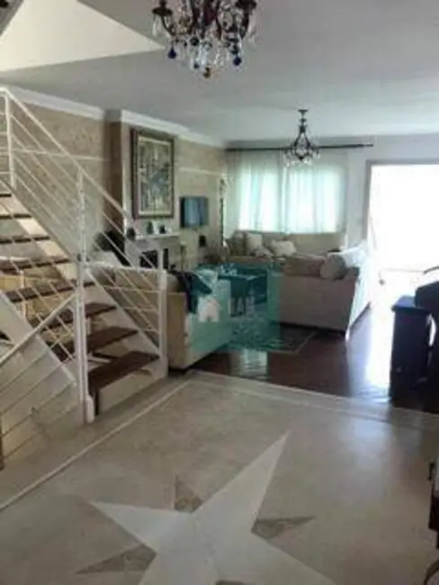 Sobrado com 3 quartos à venda, 360m2 em São Paulo II, Cotia - SP - imagem 6 Foto 6 de Sobrado com 3 quartos à venda, 360m2 em São Paulo II, Cotia - SP