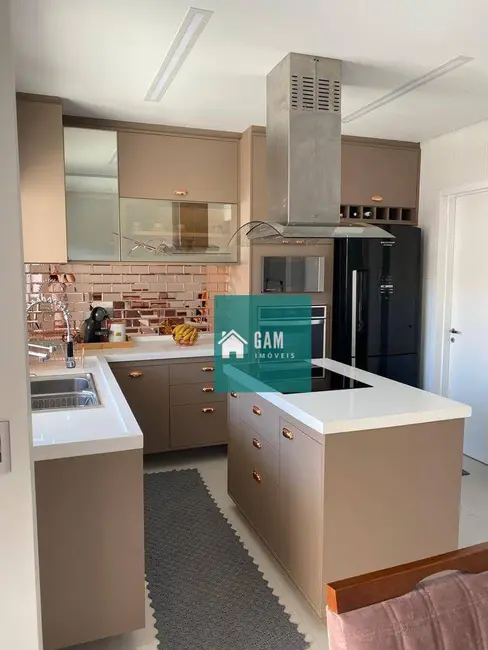 Sobrado com 3 quartos à venda, 238m2 em Granja Viana, Cotia - SP - imagem 5 Foto 5 de Sobrado com 3 quartos à venda, 238m2 em Granja Viana, Cotia - SP