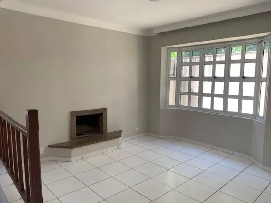 Sobrado com 3 quartos para alugar, 161m2 em Granja Viana, Cotia - SP - imagem 3 Foto 3 de Sobrado com 3 quartos para alugar, 161m2 em Granja Viana, Cotia - SP