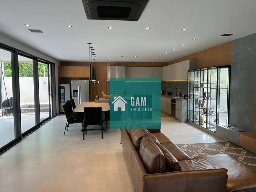 Casa de Condomínio com 4 quartos à venda, 1000m2 em São Paulo II, Cotia - SP - imagem 4 Foto 4 de Casa de Condomínio com 4 quartos à venda, 1000m2 em São Paulo II, Cotia - SP